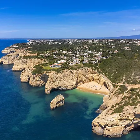 Family-friendly Coastal Retreat In بيت للعطل