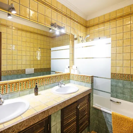 Family-friendly Coastal Retreat In * Benagil
