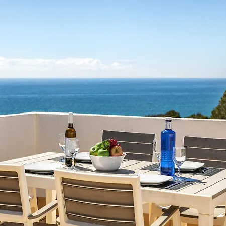 Family-friendly Coastal Retreat In *