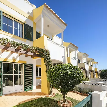 Hébergement de vacances Family-friendly Coastal Retreat In