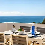 Family-friendly Coastal Retreat In *
