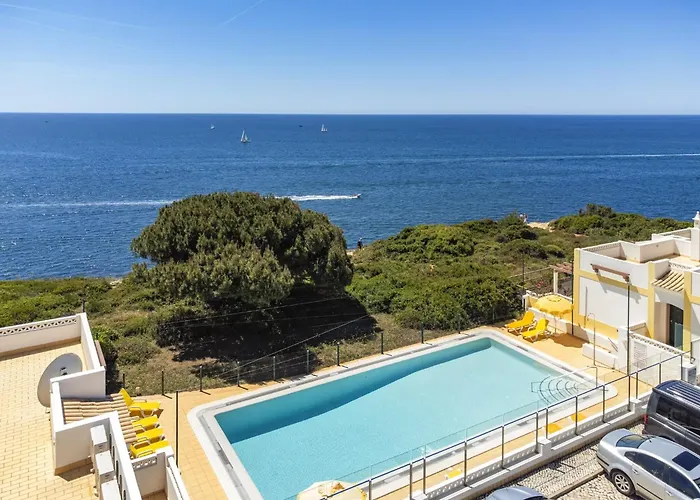 Family-friendly Coastal Retreat In Nyaraló *