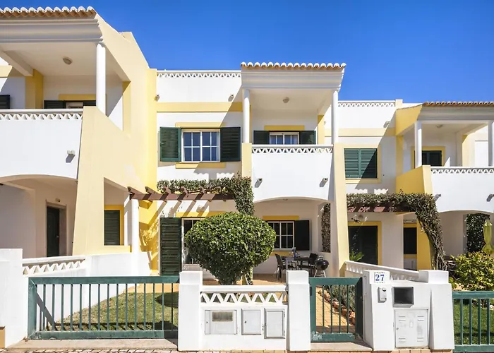 Family-friendly Coastal Retreat In Nyaraló