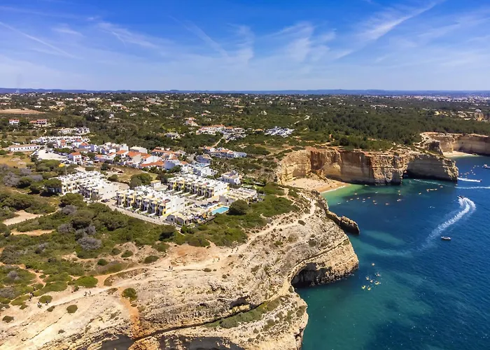 Family-friendly Coastal Retreat In Nyaraló *