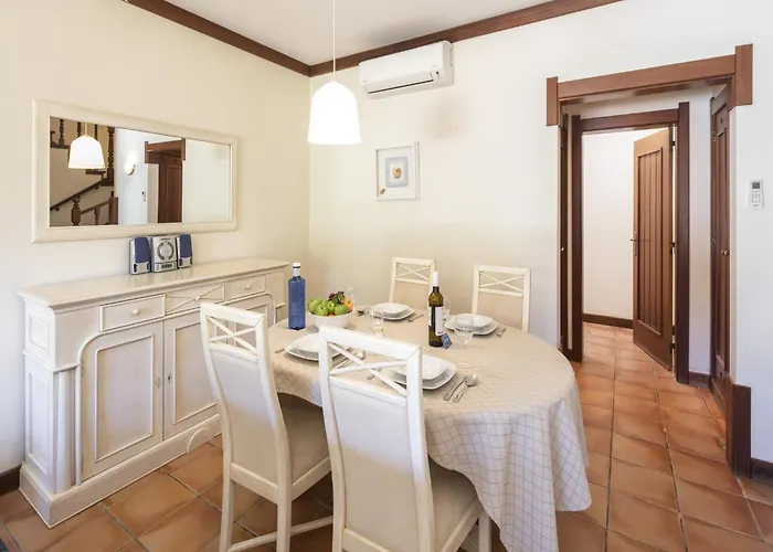 Family-friendly Coastal Retreat In Nyaraló Benagil